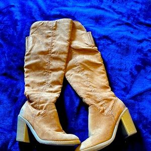 dv knee length tan suede boots size:8